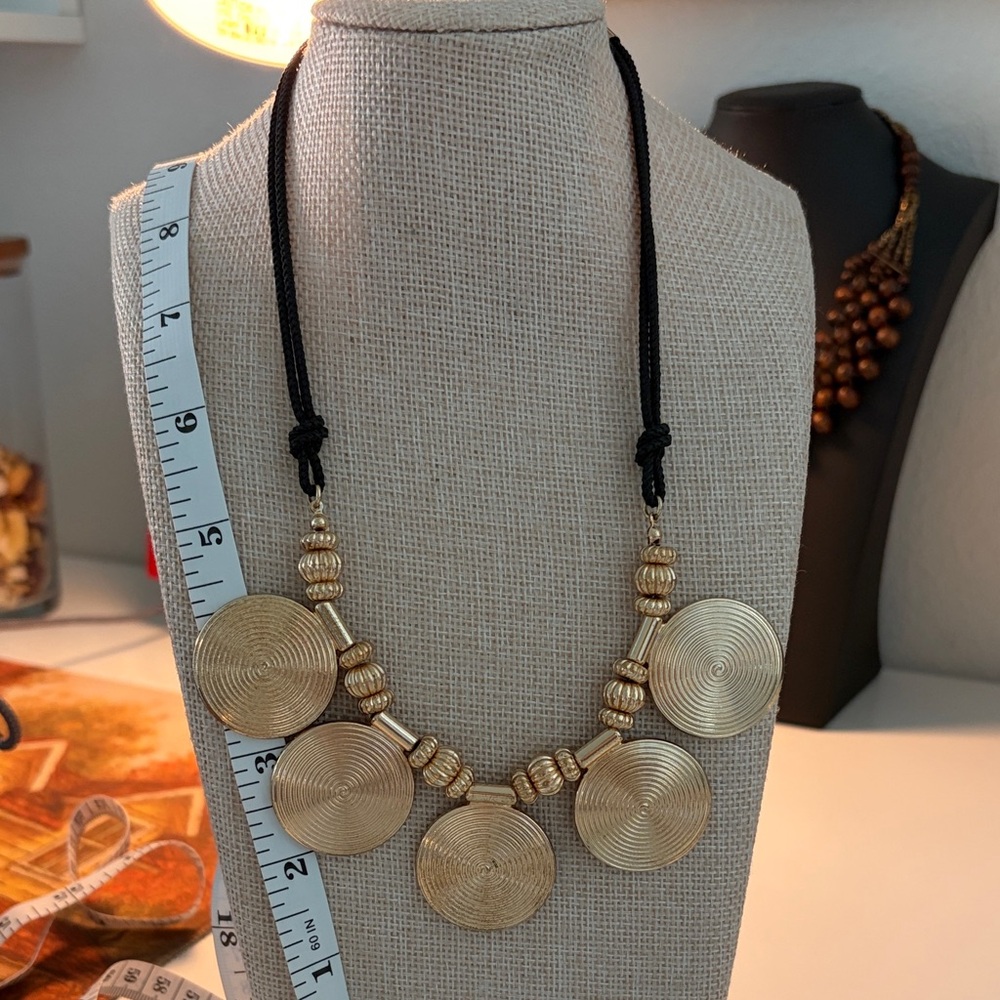 C1946 Gold Statement Necklace